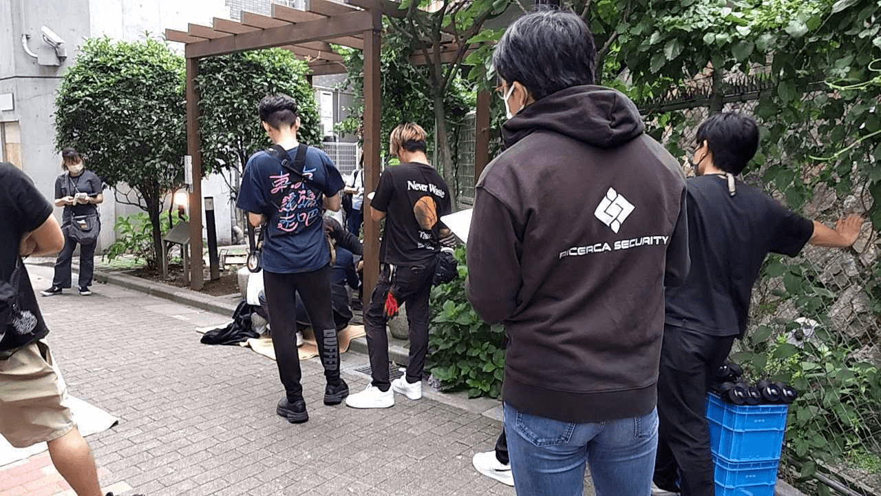 防犯カメラのハッキングシーンの撮影